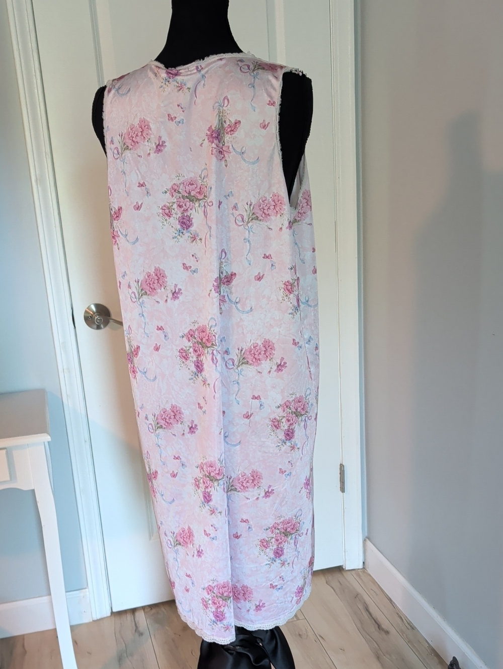 Vintage 80's Vanity Fair Floral Lace-Trim Nightgown - Picture 6 of 9